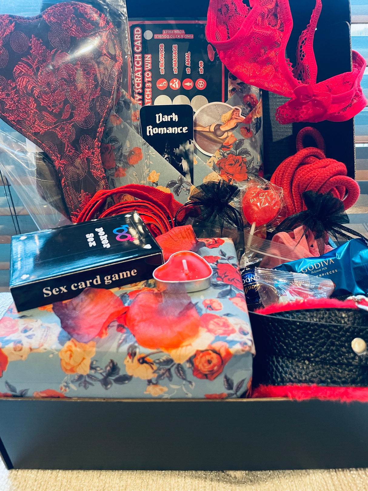 BDSM Dark Romance Box - Self or Couple (M+🫦) - Dark Romance Crates