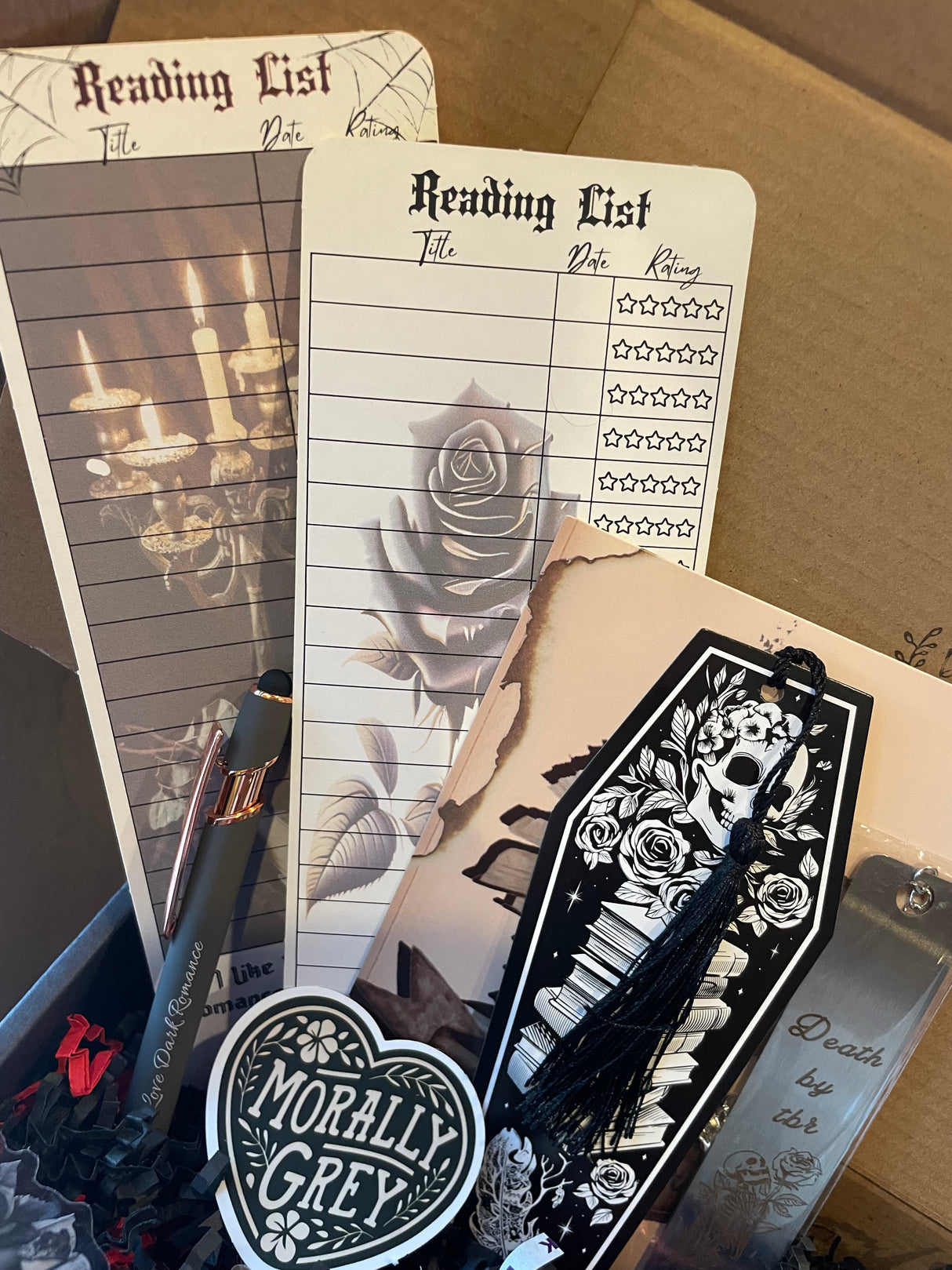 Dark Romance Activity Box +/- novels & toy