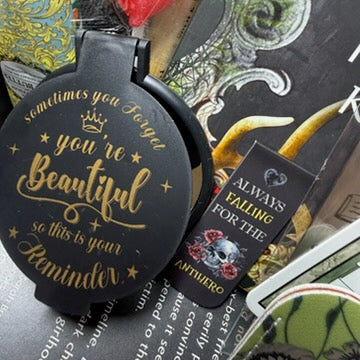 ๐ โ๏ธ๐ด TRAVEL BOX: Dark Romance Road Trip in a Box