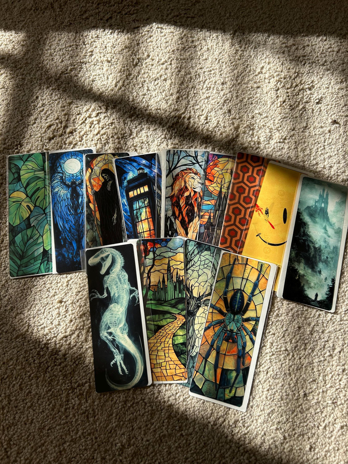 Gothic Rose Stained Glass Bookmark – Dark Romantic Floral Page Marker with Barbed Wire Aesthetic for Book Lovers