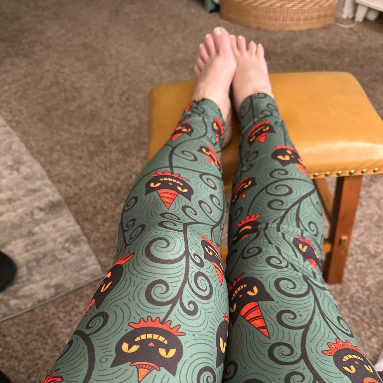 "Creeping Jack Vine" Black Vintage Cat Johanna Parker Exclusive - High-quality Handcrafted Vibrant Leggings