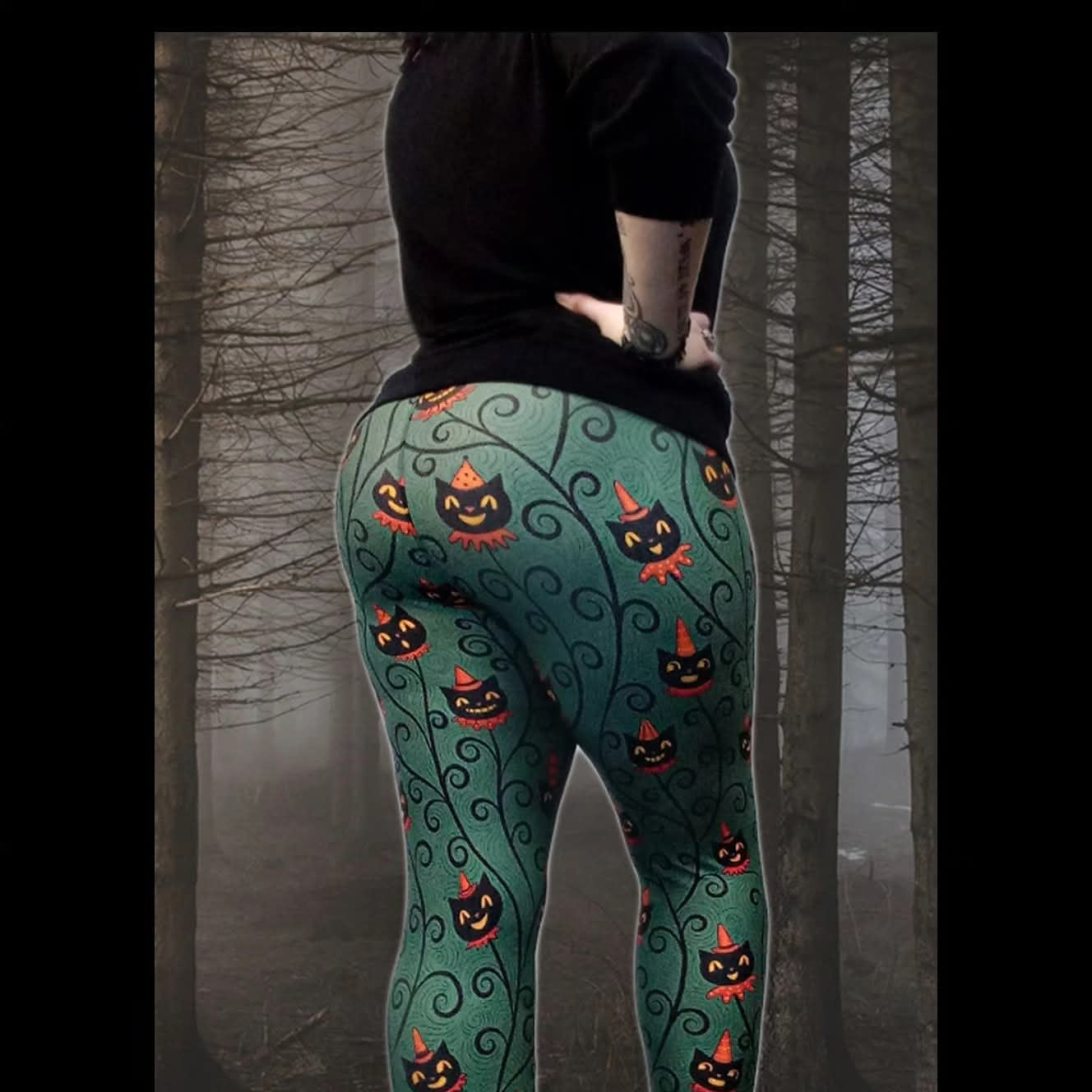 "Creeping Jack Vine" Black Vintage Cat Johanna Parker Exclusive - High-quality Handcrafted Vibrant Leggings